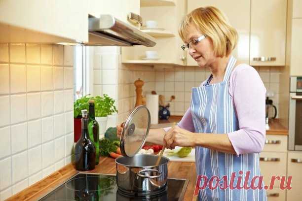 Памятка по специям
ДЛЯ МЯСА: красный, черный, душистый перец или гвоздика, майоран, тимьян, тмин, куркума, лук, орегано.
ДЛЯ ПТИЦЫ: тимьян, майоран, розмарин, шалфей, чабрец, базилик.
ДЛЯ РЫБЫ: лавровый лист, белый перец, имбирь, душистый перец, лук, кориандр, перец чили, горчица, укроп, тимьян.
ДЛЯ ГРИЛЯ: красный перец, душистый перец, кардамон, тимьян, майоран, мускатный орех и мускатный цвет, тмин, имбирь, перец чили.
ДЛЯ ДИЧИ: тимьян, душица обыкновенная, душистый пере...