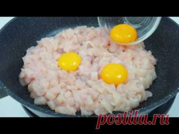 Куриная грудка и яйца- легко и вкусно.Муж всегда спешит с работы, если на ужин это блюдо. Рецепт:- 2 крупных куриных грудки- 3 яичка- пучок петрушки- 50 г майонеза- 100 г сыра- соль/перец- 200 г муки- растительное маслоСоус:- 2 ст.л. растительного масла- 30 г сливочного масла- 35 г муки- 250 мл теплого молока- соль/перец/мускатный орех