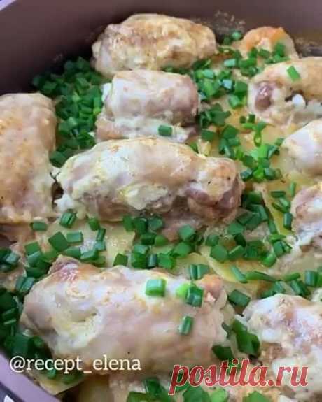ТОРТ "МЕЧТА ХОЗЯЙКИ "- ВКУСНОТИЩА НЕОБЫКНОВЕННАЯ!!! 
.
Ну, очень вкусный торт!!! Готовится легко и быстро!!! Съедается еще быстрее)))))))
Очень вкусный тортик из простых, доступных продуктов!
Торт невероятно легко, быстро готовится, подойдёт этот рецепт для начинающих хозяек.
Сгущенка придает коржам свой неповторимый вкус. Коржи получаются мягкими, нежными, особенно после того, как пропитаются кремом.

Ингредиенты и способ приготовления смотрите на нашем сайте https://naquh...