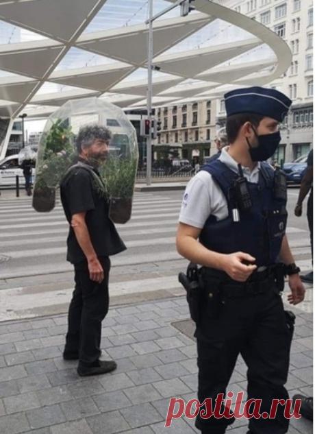 "У него там своя атмосфера"...