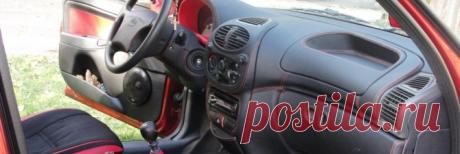 Тюнинг салона Калины – добавляем практичности и удобства Лада Калина  – одна из последних моделей автомобилей семейства ВАЗ. Несмотря на заметные усовершенствования в дизайне и внутренней «начинке», тюнинг отдельных элементов машины только улучшает её технические характеристики, удобство эксплуатации и красоту интерьера. 1 Как защитить салон от царапин и механических воздействий Лет пять назад тюнинг салона авто был ограничен перетяжкой новым материалом или установкой ориг...