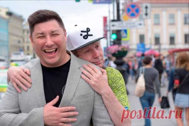 Когда человека одолевает злость, нужно просто рассмешить его. 
#ДэнРоманов #МихаилШитов #ИльяКонстантинов #фотоИльяКонстантинов #продюсерскийцентр911