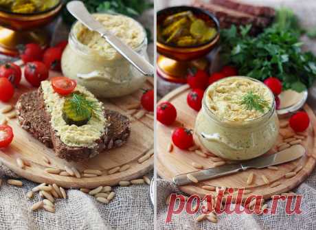 Паштет из куриной грудки с тыквой и кедровыми орешками.