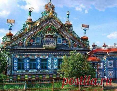 Дом кузнеца Кириллова, село Кунара, Свердловская область, Россия.