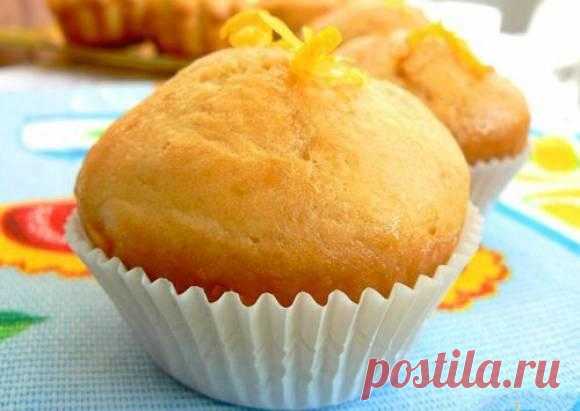 МАФФИНЫ ИЗ ТРЁХ ИНГРЕДИЕНТОВ

ИНГРЕДИЕНТЫ:
● Банан 2 шт.
● Яйцо 4 шт.
● Ягоды по вкусу

ПРИГОТОВЛЕНИЕ:
Разогрейте духовку до 190 °C. Разомните бананы вилкой. Добавьте яйца и хорошенько всё перемешайте.
Смажьте формочки для кексов растительным маслом. В каждую положите несколько ягод на свой вкус. Это может быть малина, клубника, ежевика или любые другие ягоды.Залейте их яично-банановой смесью. Выпекайте маффины около 12 минут. Уверяем вас, что данный десерт не будет похож ...