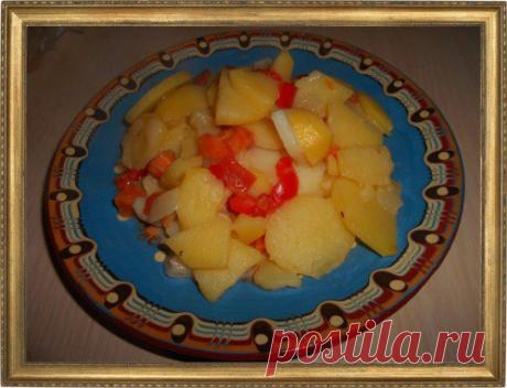 ТУШЕНЫЙ КАРТОФЕЛЬ С ОВОЩАМИ И СЫРОМ.