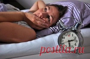 Бессонница – враг здоровья!
В наши дни бессонницей страдает много людей. А высыпаться по ночам нужно обязательно каждому человеку, поскольку в такой период организм восстанавливается и подпитывается энергией. При плохом сне вид будет ужасным, да и проблемы со здоровьем нагрянут. На работу подниматься, выспавшись гораздо приятней. Такой враг как бессонница нарушит гормональную деятельность, погубит иммунную систему. Как показывают исследования ночь без сна – минус десять процентов работоспособно
