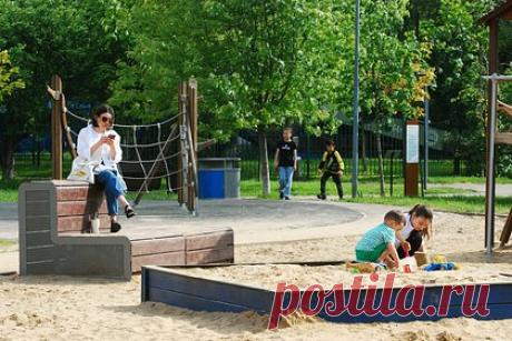 В Роспотребнадзоре предупредили об опасности детских песочниц. Во время игры в песочнице ребенок может подхватить несколько опасных болезней. В Роспотребнадзоре по Красноярскому краю рассказали, какие неприятные сюрпризы могут ждать детей. Так, при попадании даже небольшого количества песка в организм у ребенка есть вероятность подхватить кишечную инфекцию.