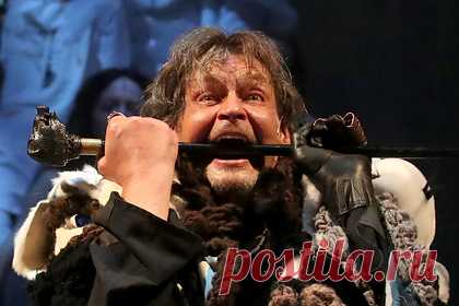 Домогаров объявил войну худруку театра Моссовета. Российский актер Александр Домогаров, ранее покинувший театр имени Моссовета, заявил, что будет бороться с художественным руководителем учреждения Евгением Марчелли. По мнению 58-летнего артиста, Марчелли «развалил» учреждение культуры. Домогаров объявил ему войну, отметив, что «хочет крови».