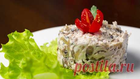 Его просят каждый день. Салат "Дубок" из куриной грудки и шампиньонов. | Шеф-повар Василий Емельяненко | Яндекс Дзен