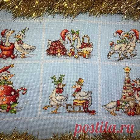 😊 Гуси-гуси! Га-га-га!
Скидка заканчивается! Да-да-да!
⠀
Успейте приобрести по стоимости марафона! Завтра последний день!
1 схема с гусиками - 100 руб
Весь комплект - 600 руб
С понедельника стоимость каждой схемы 150 руб, Комплект - 750 руб.
В новогодних скидках схемы участвовать не будут.
⠀
А мы продолжаем любоваться красотой от наших участников!
Напоминаю, что оформленные сюжеты присылаем в сообщения группы по 27 декабря включительно! А потом начинаем дарить подарки 🎉