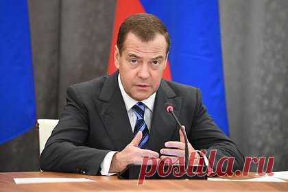 Медведев заявил об отсутствии в администрации США подобных Киссинджеру политиков. Бывший госсекретарь США Генри Киссинджер, ушедший из жизни в возрасте 100 лет, был прагматиком, который учитывал реалии, а не только следовал канонам американской внешней политики, заявил зампредседателя Совбеза России Дмитрий Медведев. По его словам, Киссинджер преданно служил своей стране.