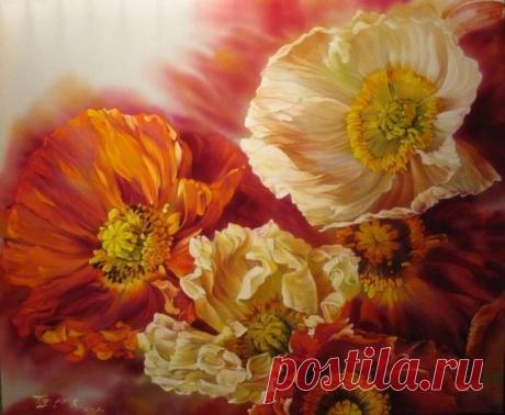 Изысканная живопись на шелке художницы Елены Тенер. К этим цветам хочется прикоснуться.