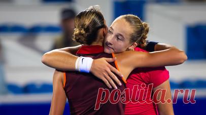 В тени победы Медведева над Циципасом: Эрика Андреева неожиданно выбила младшую сестру Мирру с турнира WTA в Ухани. Даниил Медведев одержал уверенную победу над Стефаносом Циципасом в матче четвёртого круга на «Мастерсе» в Шанхае. Проиграв первую партию на тай-брейке, грек потратил силы на споры с судьёй во второй, после чего окончательно сник. В четвертьфинале турнира россиянин встретится с первой ракеткой мира Янником Синнером, которому уступил в этом сезоне уже трижды. Между тем Эрика…