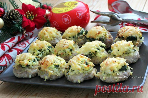Котлетки в духовке с овощной начинкой под сыром