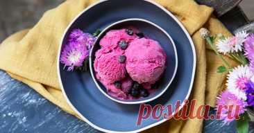 Сорбет из чёрной смородины: простой и вкусный летний рецепт В жару иногда хочется лишь одного: лежать в тенёчке в гамаке и вкушать что-нибудь охлаждающее. Сладкое мороженое точно не подойдет, а вот сорбет из чёрной смородины — самое то. Его и приготовим.