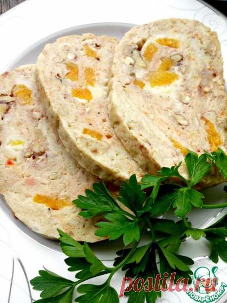 Куриный рулет с сыром, орехами и курагой - кулинарный рецепт