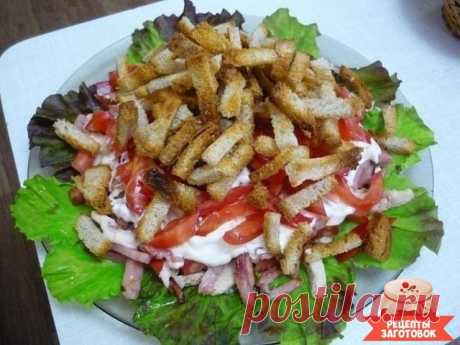 Салат «Кармен»

Ингредиенты:
Куриное филе — 150-200 гр
Ветчина — 150 гр
Помидоры — 250 гр
Гренки — 100 гр
Майонез — 200 гр
Аджика — 15 гр
Чеснок — 10 гр
Масло растительное — для жарки