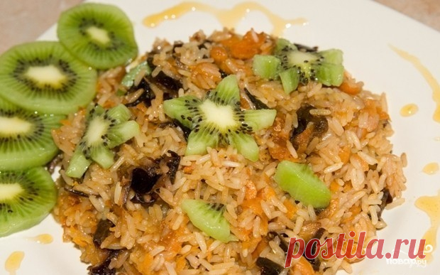 Плов с черносливом и курагой 
источник Лучшие рецепты Повара

Плов с черносливом и курагойЯ очень люблю еду, которая поднимает настроение, и этот простой рецепт плова с черносливом и курагой как раз относится к такой категории. З…