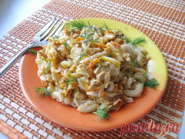 Макароны по - флотски с отварным, куриным мясом, морковкой и томатом - пошаговый рецепт с фото Наверное многим хозяйкам до мельчайших подробностей и  автоматизма известен этот рецепт и процесс приготовления. А я решила слегка изменить рецептуру. Такое сочетание ингредиентов не избито, да и какое-то разнообразие вносит в классический рецепт очень распространённого блюда.