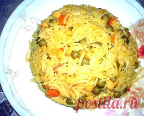 Рис с овощами.

Список продуктов

-Рис - 1 стакан
-морковь - 1 шт
-луковица - 1 шт
-масло растительное - сколько уйдет
-горошек зеленый консервированный - 0,5 банки
-кукуруза консервированная - 0,5 банки
-куркума - сколько уйдет
-приправы к рису, соль и перец - по вкусу

Способ приготовления:
Чистим и нарезаем лук и морковь. Параллельно начинаем варить рис. Для того, чтобы рис был рассыпчатым, его нужно варить в большом количестве воды. Разогреваем сковороду, начинаем туши...