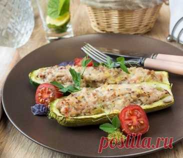 Кабачки, фаршированные курицей