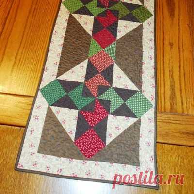Pin Up Star Table Runner The Pin Up Star Table Runner quilt pattern is perfect for all seasons. It is easily adaptable for holiday-themed decorations, but with the right fabric would look perfectly at home any time of the year.