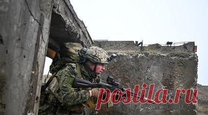 Штурмовые группы зашли в Гришино: российские войска развивают успех в районе Красноармейска. Подразделения 2-й армии ВС РФ успешно продвигаются в Красноармейске (Покровске), а также продолжают зачистку населённого пункта Ровное, сообщили в Минобороны. Кроме того, российские штурмовые группы зашли в н. п. Гришино к северо-западу от Красноармейска. В свою очередь, штурмовики 51-й армии продолжают выбивать противника из Димитрова. По оценке МО, всего в зоне ответственности группировки войск…