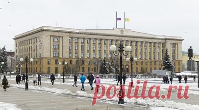 Мэр Пензы объяснил свои слова о памятных досках участникам СВО на зданиях школ. Мэр Пензы Александр Басенко назвал вырванными из контекста его слова о памятных досках для погибших участников спецоперации на зданиях школ. Он также назвал важным увековечение памяти павших героев. Читать далее