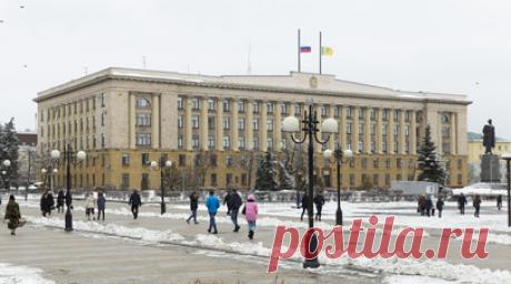 Мэр Пензы объяснил свои слова о памятных досках участникам СВО на зданиях школ. Мэр Пензы Александр Басенко назвал вырванными из контекста его слова о памятных досках для погибших участников спецоперации на зданиях школ. Он также назвал важным увековечение памяти павших героев. Читать далее
