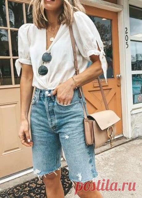 Молодая и современная, или 4 крутых способа носить джинсовые шорты на работу
4 миллиона записей в Google, почти 500 000 в Instagram и бесчисленное количество на Pinterest: джинсовые шорты летом популярнее, чем когда-либо. Тем более сейчас в тренде длинные шорты-бермуды или просто удлиненные женские джинсовые шорты, которые можно носить в офис. Итак, давайте прикинем 4 крутых формулы ношения джинсовых шорт на работу. Outfit styles Outfit styles Формула […]
Читай дальше на сайте. Жми подробнее ➡