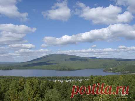 вид с телевышки на гору Качканар