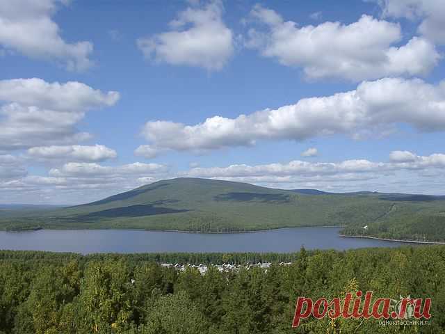 вид с телевышки на гору Качканар