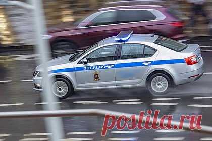 Петербурженка обнаружила в квартире мертвую 15-летнюю падчерицу. В Санкт-Петербурге женщина обнаружила в квартире в Колпино мертвую 15-летнюю падчерицу. По информации издания «Фонтанка», прибывшие по вызову петербурженки следователи никаких записок рядом с телом школьницы не нашли. Отец рассказал оперативникам, что за несколько дней до случившегося девочка поссорилась с парнем.