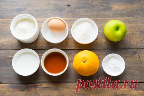 Апельсиново-яблочные пончики по-итальянски за 10 минут
Сок 0,5 апельсина
Цедра 1 апельсина
Натертое Яблоко 0,5 шт 
 мука (300 г), разрыхлитель (1,5 ч.л.), сахар (80 г, молоко (60 г),  одно яйцо и 30 г какого-нибудь алкоголя для вкуса ( вино,  бренди, виски, коньяк или крепкий кофе)
раст.масло без зараха- для жарки