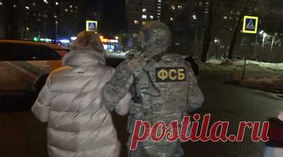 Вымогали деньги у россиян: ФСБ пресекла деятельность украинских мошеннических колл-центров. Сотрудники ФСБ России задержали пять человек по делу об организации украинских мошеннических колл-центров. По предварительным данным, с использованием только одного узла связи у граждан России было похищено более 7 млрд рублей. Деньги шли на финансирование ВСУ. У задержанных изъяты компьютерная техника и средства связи, деньги и цифровые активы, драгоценности и предметы роскоши. Движимое и недвижимое…