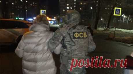 Вымогали деньги у россиян: ФСБ пресекла деятельность украинских мошеннических колл-центров. Сотрудники ФСБ России задержали пять человек по делу об организации украинских мошеннических колл-центров. По предварительным данным, с использованием только одного узла связи у граждан России было похищено более 7 млрд рублей. Деньги шли на финансирование ВСУ. У задержанных изъяты компьютерная техника и средства связи, деньги и цифровые активы, драгоценности и предметы роскоши. Движимое и недвижимое…