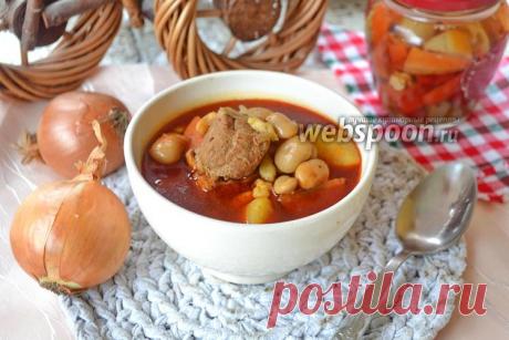 Боб-гуляш. Продолжаю тему венгерских блюд. Сегодня покажу вам пошаговое приготовление густого фасолевого венгерского супа — «боб-гуляша», как и известный бограч, блюдо это традиционно готовят в кругу большой компании, на природе в казанке.

Я же покажу вам рецепт в казанке, но не на природе, так как на улице ещё зима. Фасоль можно взять сухую и предварительно её отварить. Но я себе немного облегчила приготовление и взяла консервированную.

К готовому боб-гуляш можно добави...