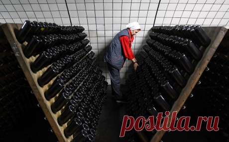 В «Абрау-Дюрсо» рассказали о «набитых шишках» на рынке алкоголя Китая. «Абрау-Дюрсо» сократил экспорт в два раза, а среди зарубежных рынков сбыта остались Китай, Израиль и страны ЕАЭС, рассказал в интервью РБК глава компании Павел Титов