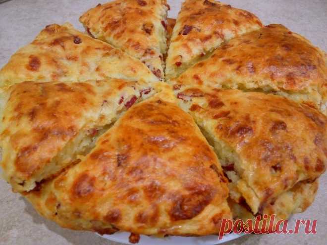 Сконы с сыром и колбасой
