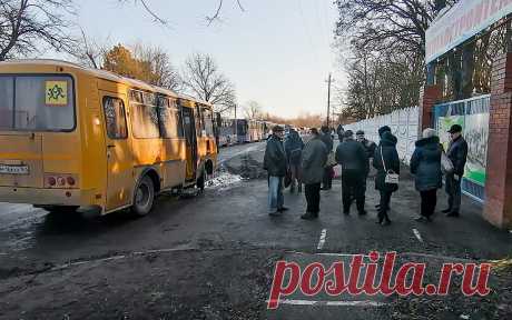 В Ростовской области ввели режим ЧС. Губернатор Ростовской области Василий Голубев на совещании с врио главы МЧС Александром Чуприяном заявил, что «считает целесообразным» ввести режим чрезвычайной ситуации в регионе с 10 утра 19 февраля.