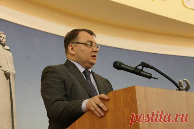 Со  своей программой  выступает  Е.В.  Гаврилов.