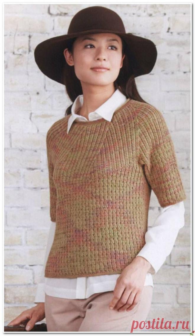 Интересный пуловер на круглой кокетке спицами.