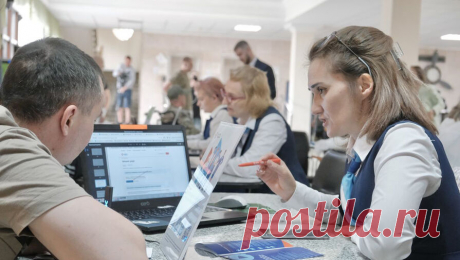Ветеранам СВО помогут найти работу. &quot;Единая Россия&quot; поможет ветеранам СВО, находящимся на лечении, пройти переобучение и получить новую специальность, сообщает пресс-служба партии. В первой выездной консультации представителей партии в Красногорске приняли участие ...