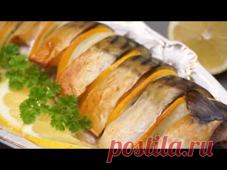 Скумбрия в Духовке с лимоном скумбрия свежемороженая - 2 шт.лимон - 1 шт.лук - 1 шт.сметана (майонез) - 2 ст. л.соль - 1 ч. л.молотый перец - по вкусу