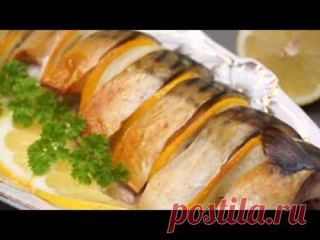 Скумбрия в Духовке с лимоном скумбрия свежемороженая - 2 шт.лимон - 1 шт.лук - 1 шт.сметана (майонез) - 2 ст. л.соль - 1 ч. л.молотый перец - по вкусу