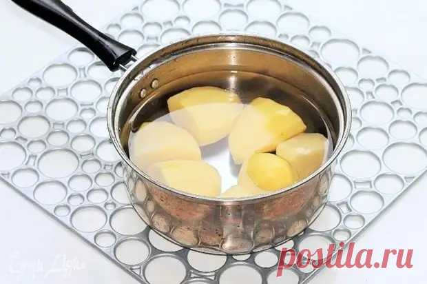 Картофельные биточки с луком и шпротами - Будет вкусно - 7 марта - 43532019031 - Медиаплатформа МирТесен