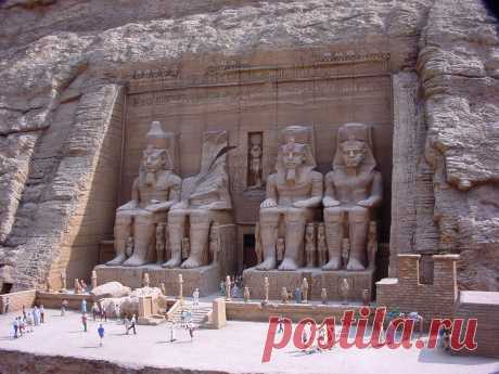 Храмы Рамзеса II Абу-Симбел (Abu Simbel) .