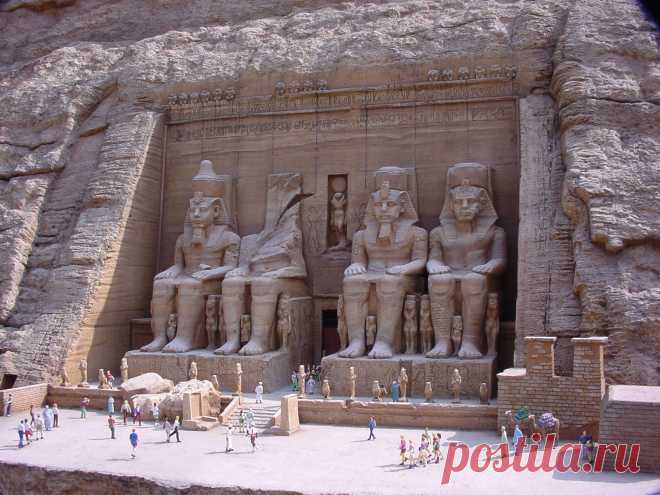 Храмы Рамзеса II Абу-Симбел (Abu Simbel) .