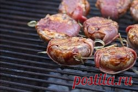 25 рецептов с грибами:
1. Фаршированные грибы в беконе
2. Пирог с луком и грибами